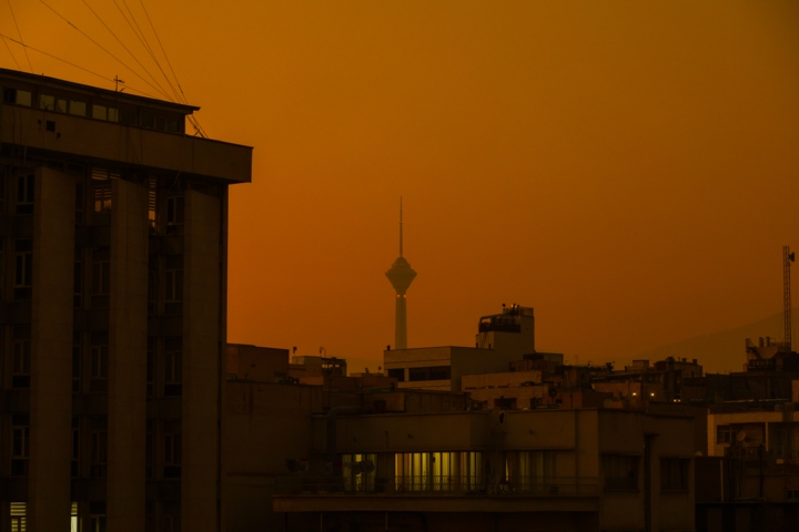 تداوم آلودگی هوای شهر‌های ایران؛ شاخص آلودگی هوا در کلانشهر‌ها به آستانه خطر رسید