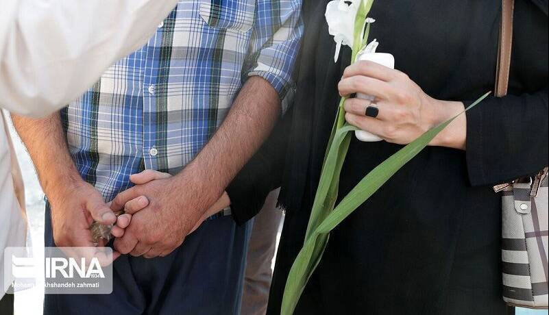 هدیه سفره عقد، مادر همدانی را از زندان آزاد کرد