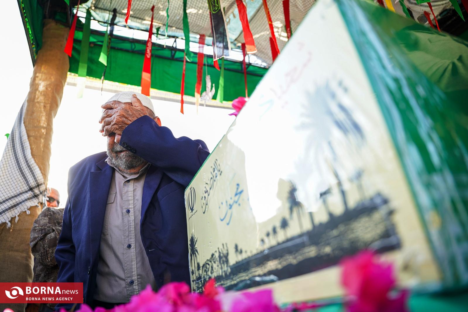 عکس/وداع مردم لامرد فارس با شهید گمنام