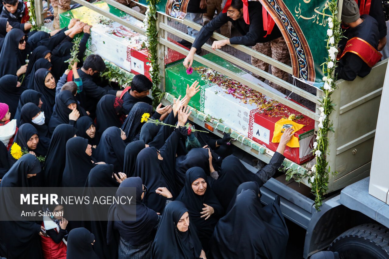 عکس/تشییع پیکر شهدای گمنام در سمنان