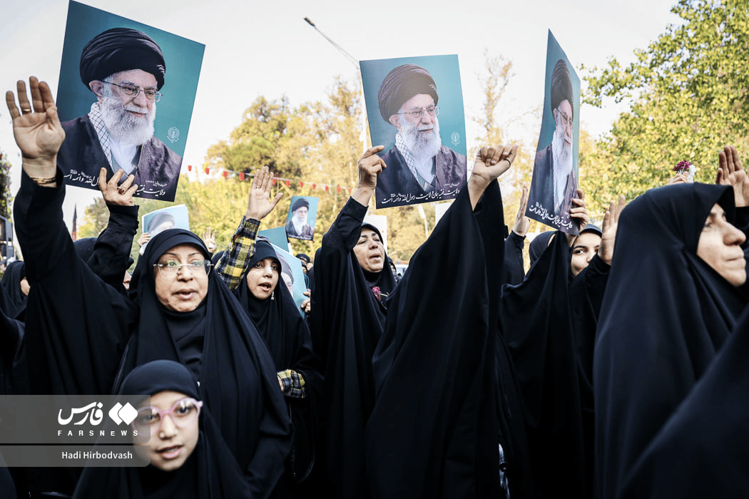 عکس/تشییع پیکرهای مطهر ۱۰۰ شهید گمنام دفاع مقدس در تهران