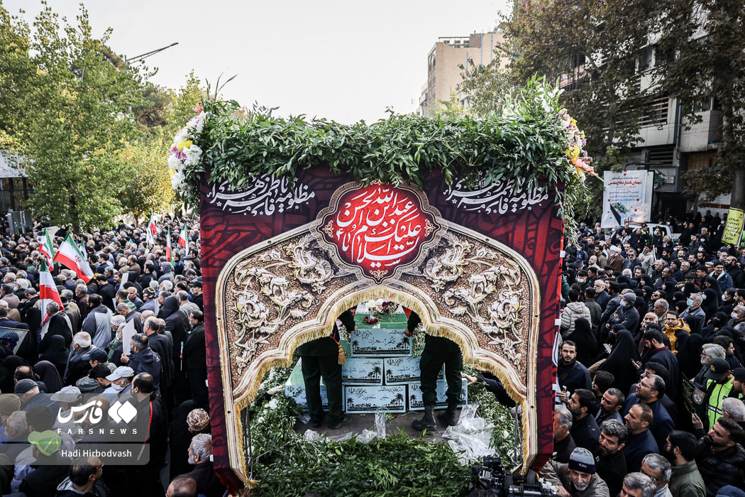 عکس/تشییع پیکرهای مطهر ۱۰۰ شهید گمنام دفاع مقدس در تهران