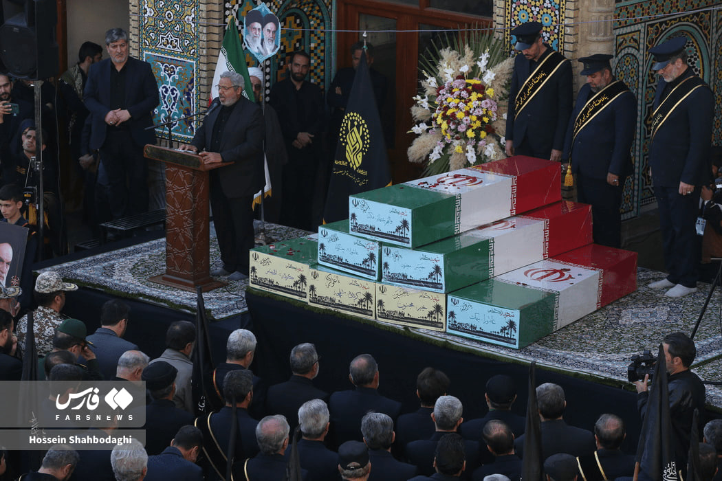 عکس/ تشییع هفت شهید گمنام در قم