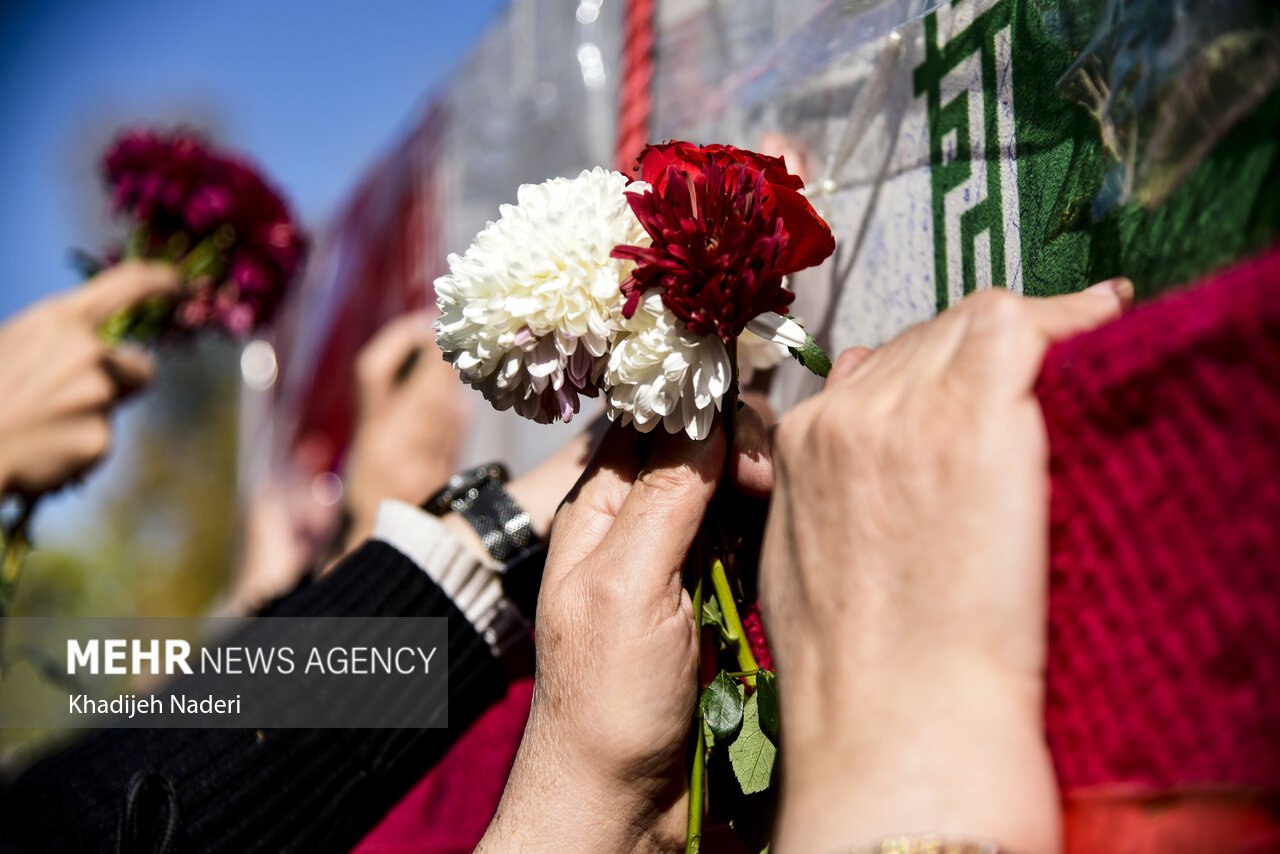  عکس/تشییع پیکر مطهر ۱۲ شهید گمنام در دانشگاه اصفهان