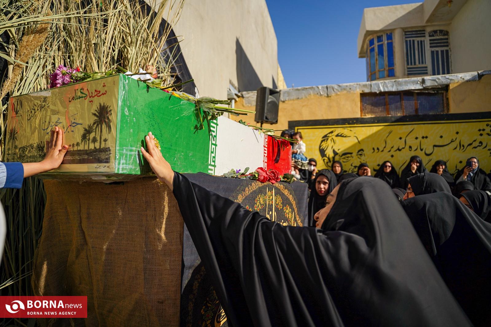 عکس/وداع مردم لامرد فارس با شهید گمنام