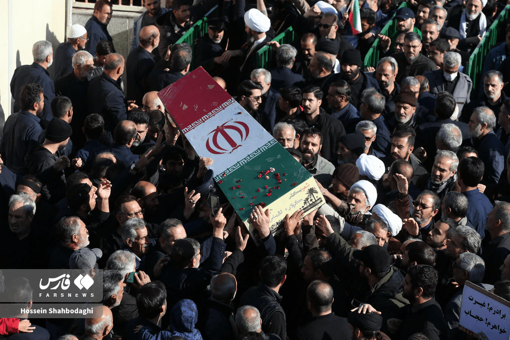 عکس/ تشییع هفت شهید گمنام در قم