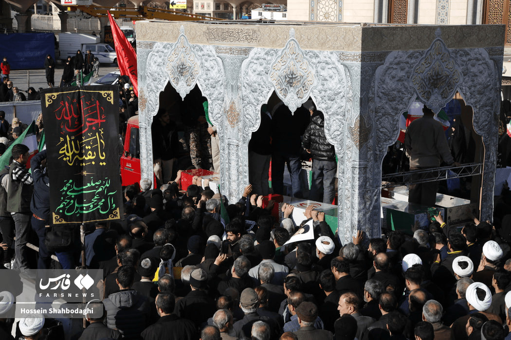 عکس/ تشییع هفت شهید گمنام در قم