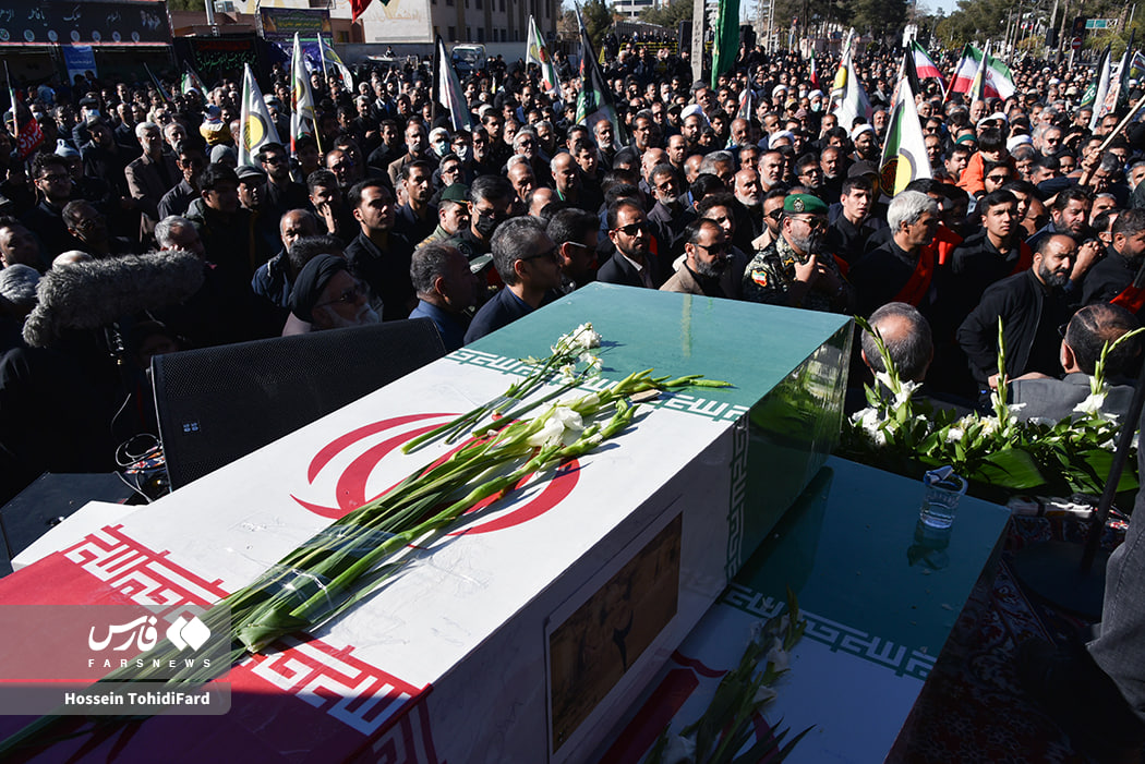 عکس/ تشییع باشکوه پیکر ۶ شهید گمنام در بیرجند