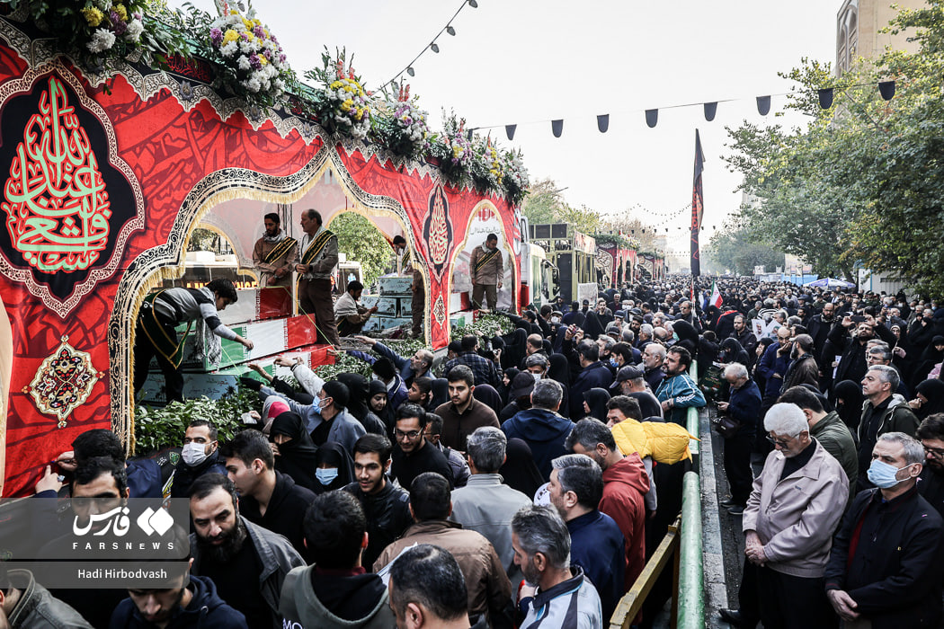 عکس/تشییع پیکرهای مطهر ۱۰۰ شهید گمنام دفاع مقدس در تهران