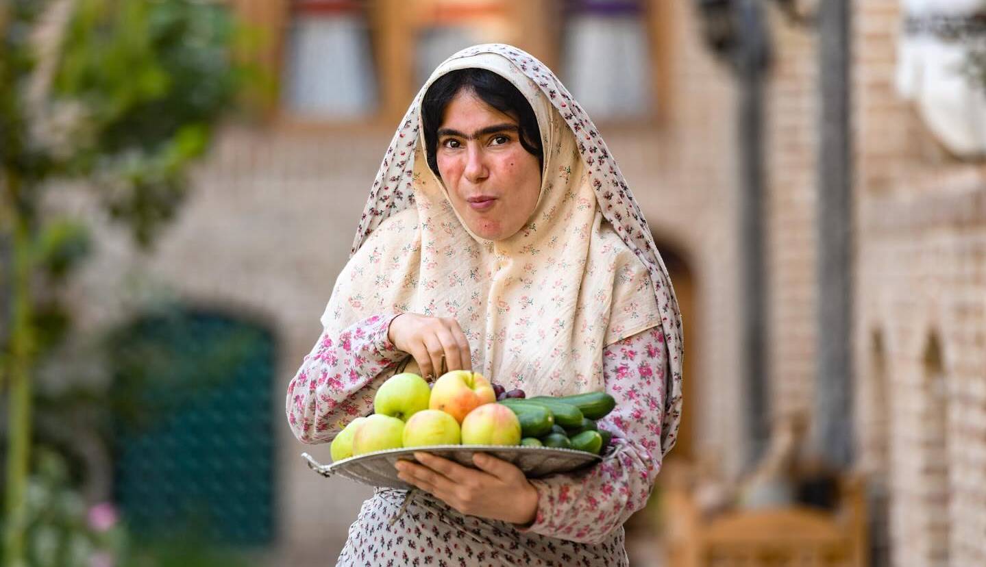 چهره ها/ بازیگر «بامداد خمار» با یک تیپ یاسی جلب‌توجه کرد