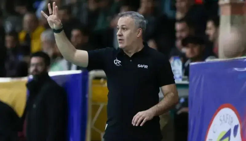 یک مربی نیمکت تیم انتهای جدولی را گردن گرفت