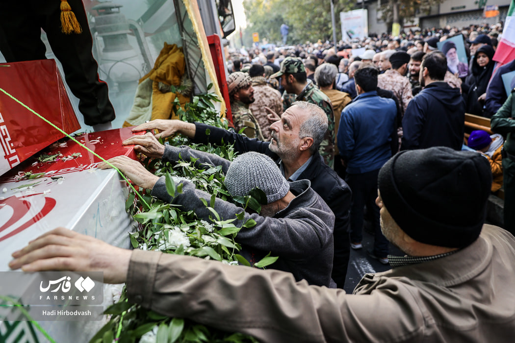 عکس/تشییع پیکرهای مطهر ۱۰۰ شهید گمنام دفاع مقدس در تهران