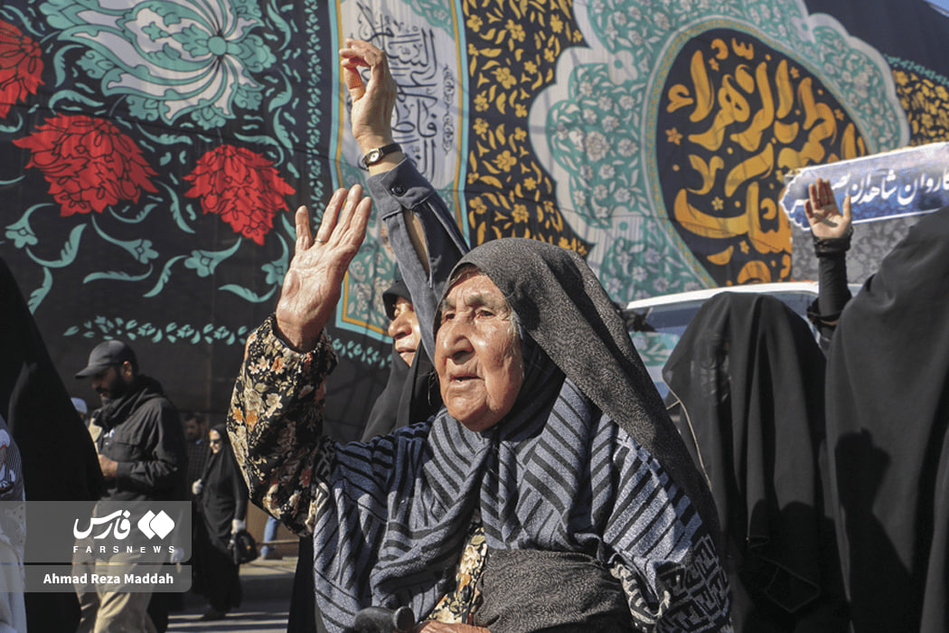 عکس/ همراهی مردم شیراز با کاروان شهدای گمنام تا منزلگاه ابدی