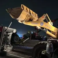 واژگونی تریلی حادثه‌ساز شد