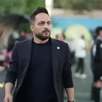 احمدی: با 5 گل مغرور نشوید