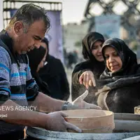 آیین سنتی سمنوپزان در میدان امام حسین (ع)