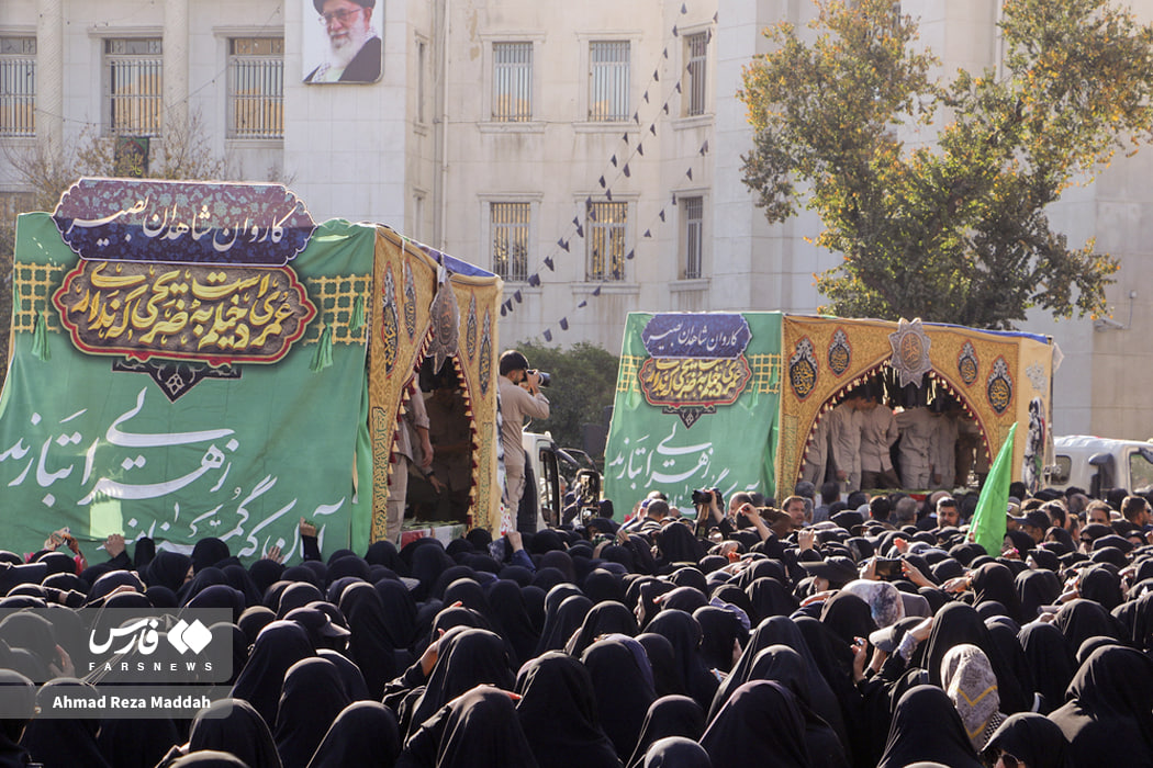 عکس/ همراهی مردم شیراز با کاروان شهدای گمنام تا منزلگاه ابدی