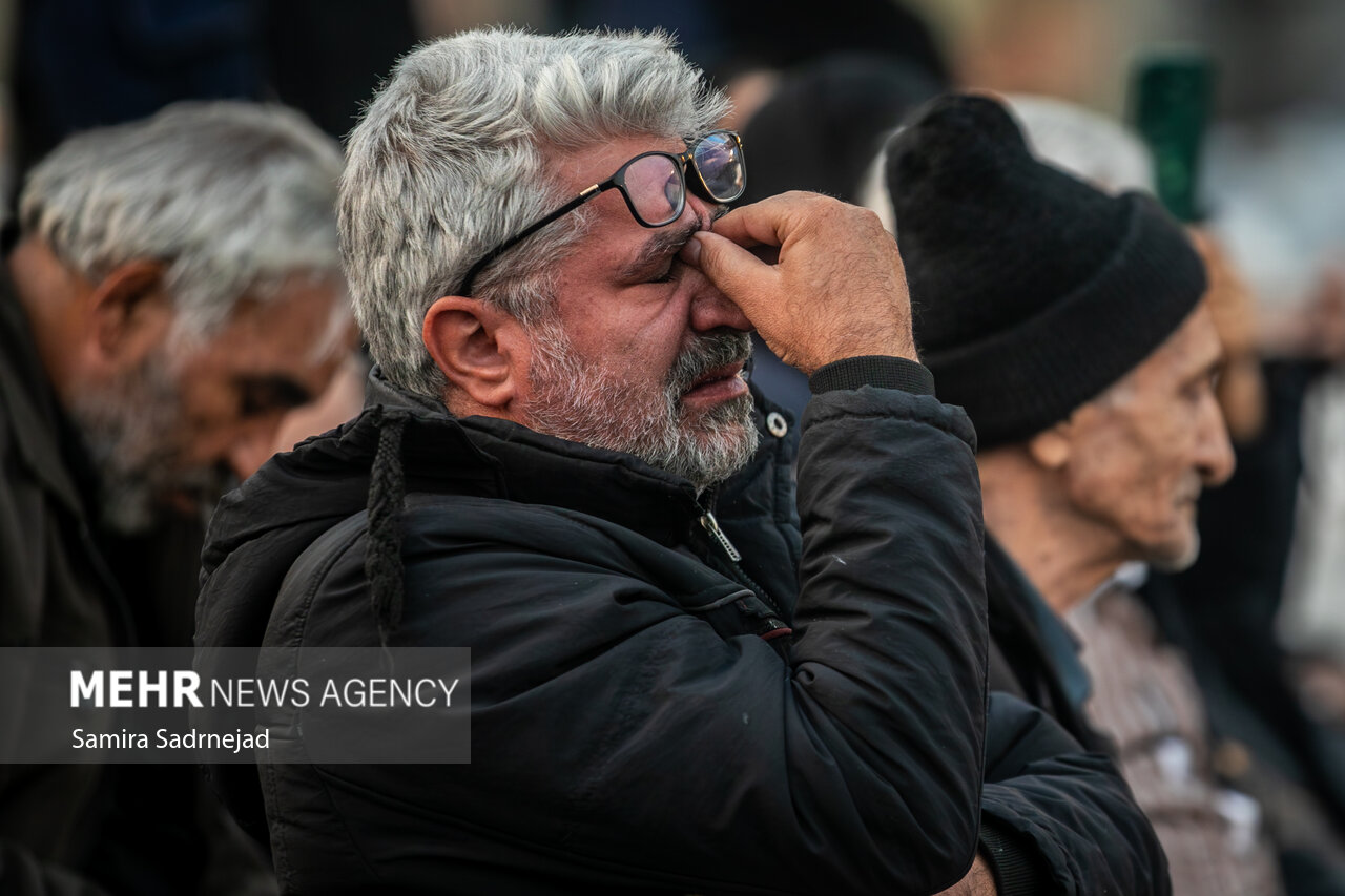 آیین سنتی سمنوپزان در میدان امام حسین (ع)