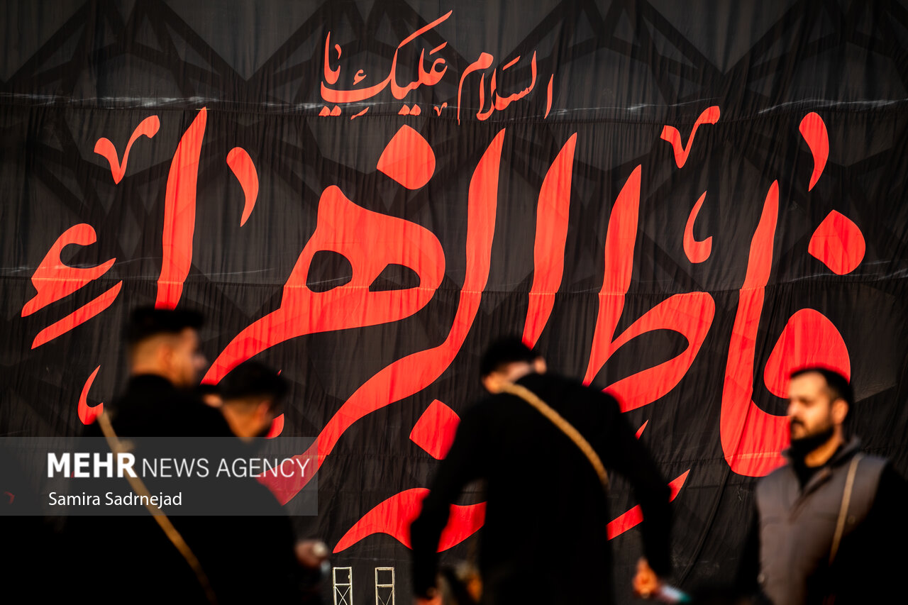 آیین سنتی سمنوپزان در میدان امام حسین (ع)