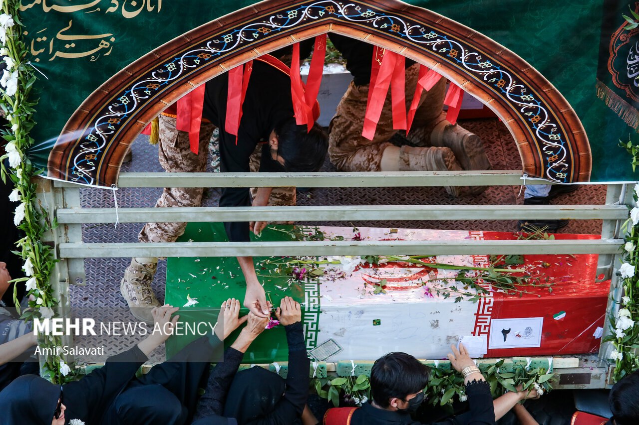 عکس/تشییع پیکر شهدای گمنام در سمنان