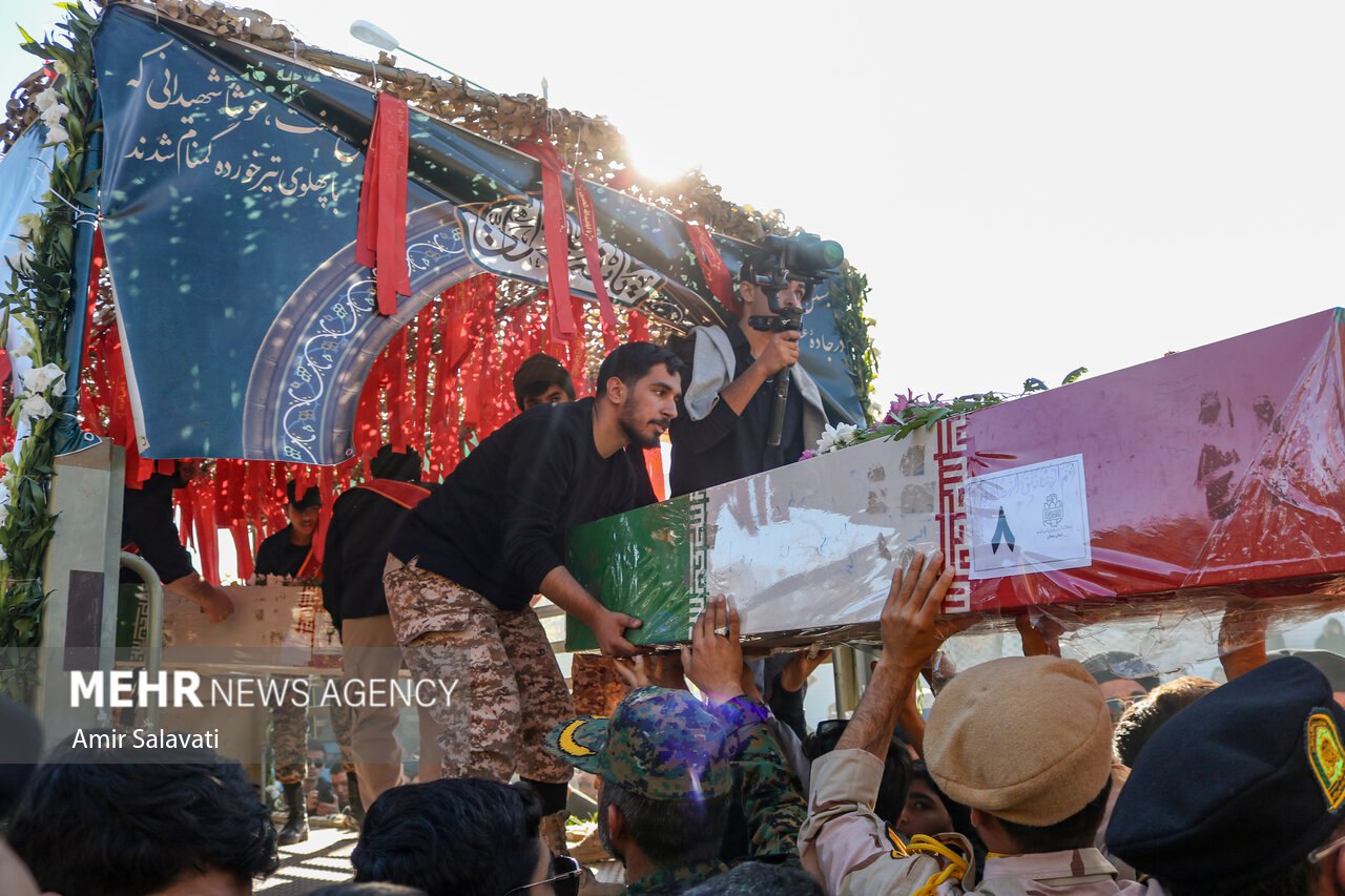 عکس/تشییع پیکر شهدای گمنام در سمنان