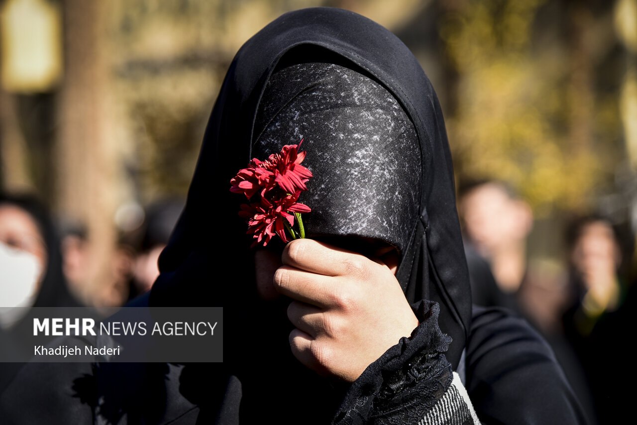  عکس/تشییع پیکر مطهر ۱۲ شهید گمنام در دانشگاه اصفهان