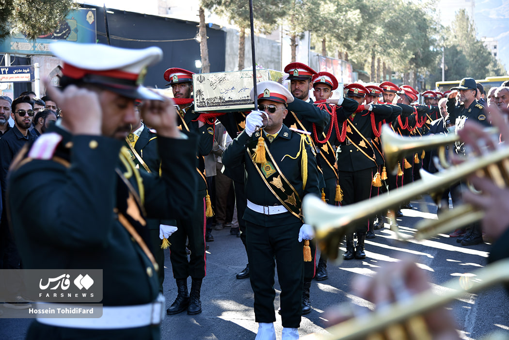 عکس/ تشییع باشکوه پیکر ۶ شهید گمنام در بیرجند