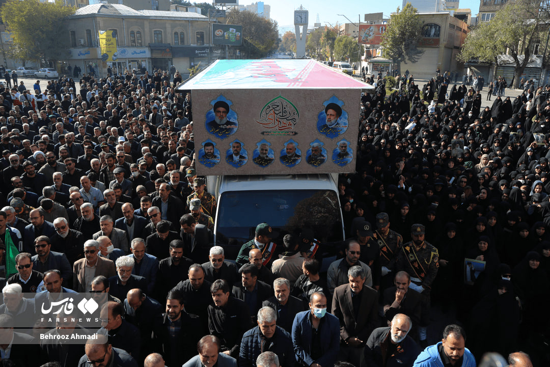عکس/تشییع پیکر۷ شهید گمنام در کرمانشاه
