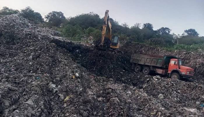 جمع آوری زباله‌ها و ساخت سوله جدید در سایت زباله نوشهر 