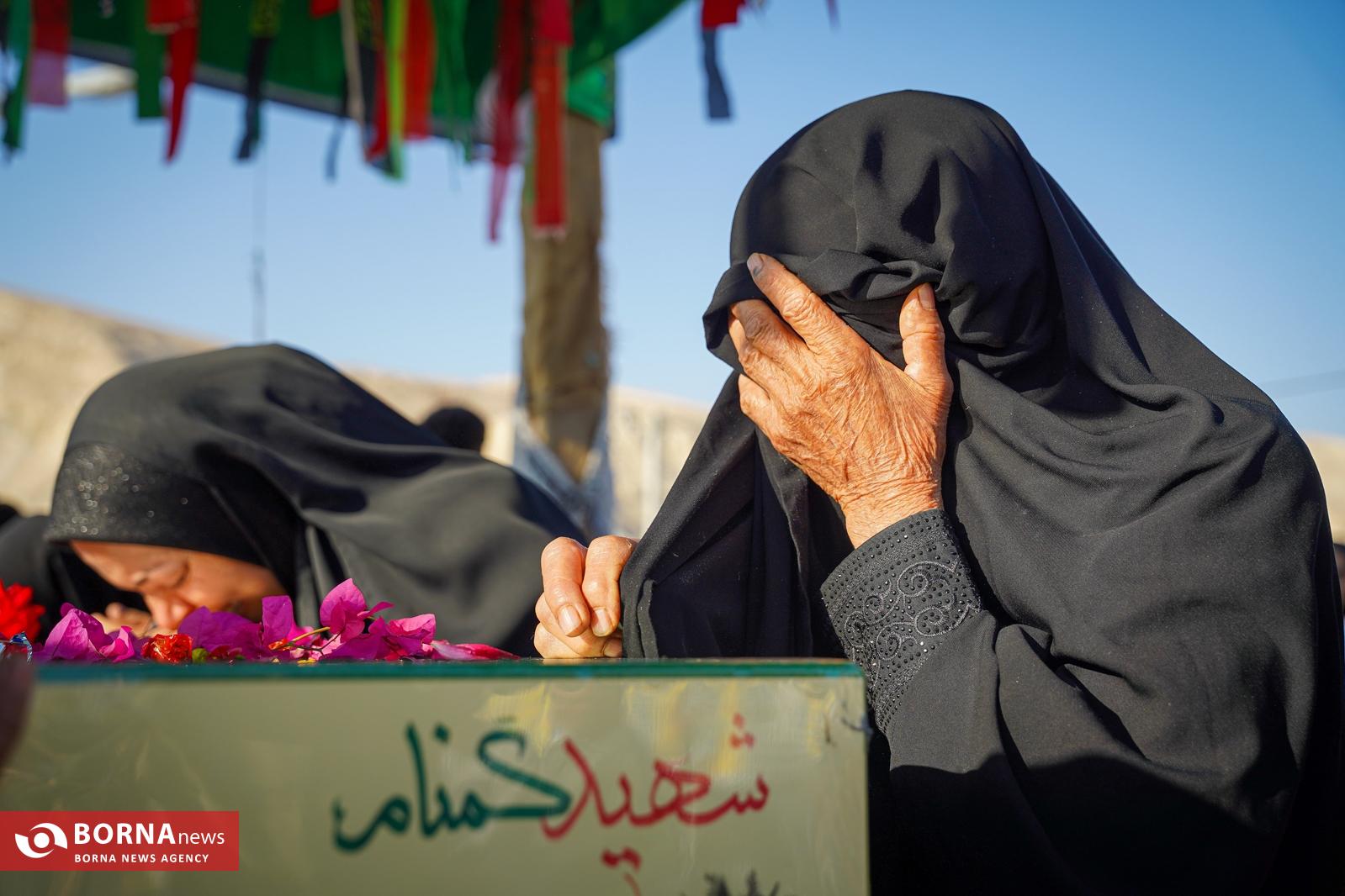 عکس/وداع مردم لامرد فارس با شهید گمنام