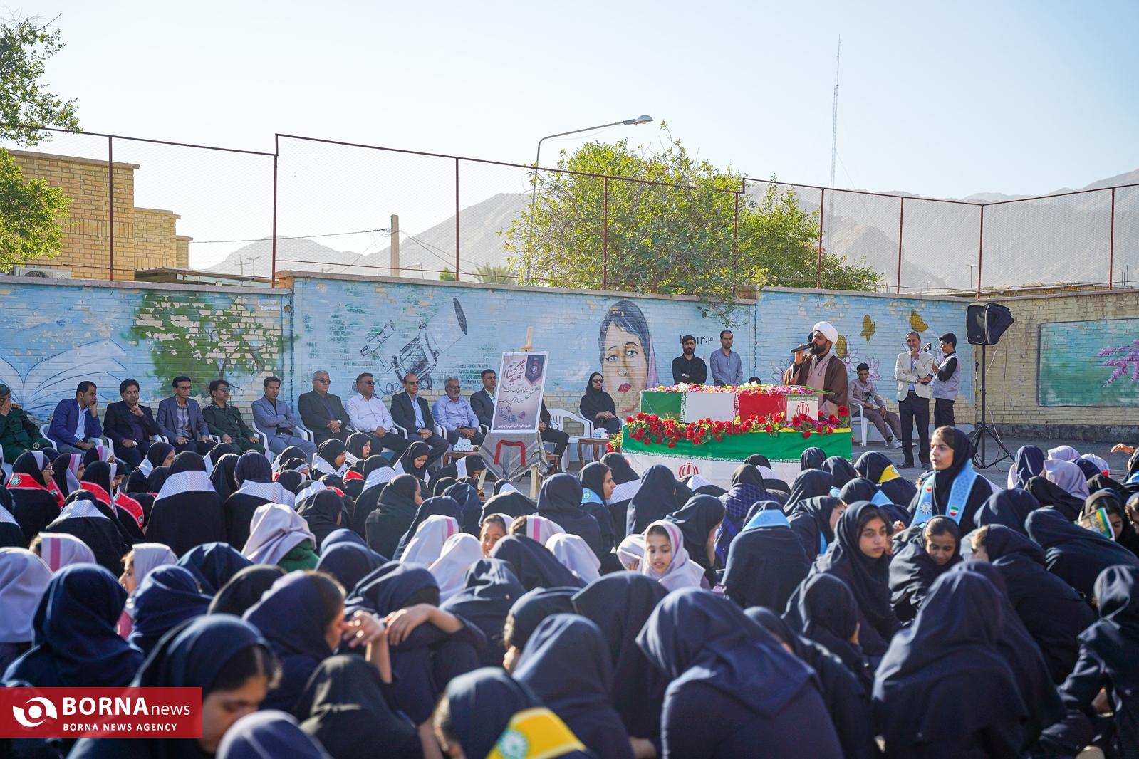 عکس/وداع مردم لامرد فارس با شهید گمنام