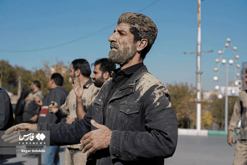 گِل‌مالی خرم‌آبادی‌ها در سوگ فاطمی