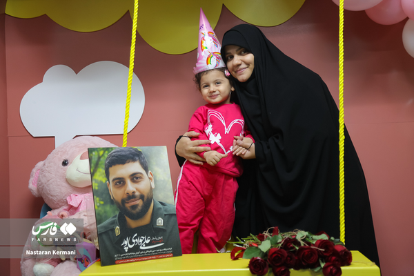 عکس/ جشن تولدی کوچک برای دختر قهرمان بزرگ