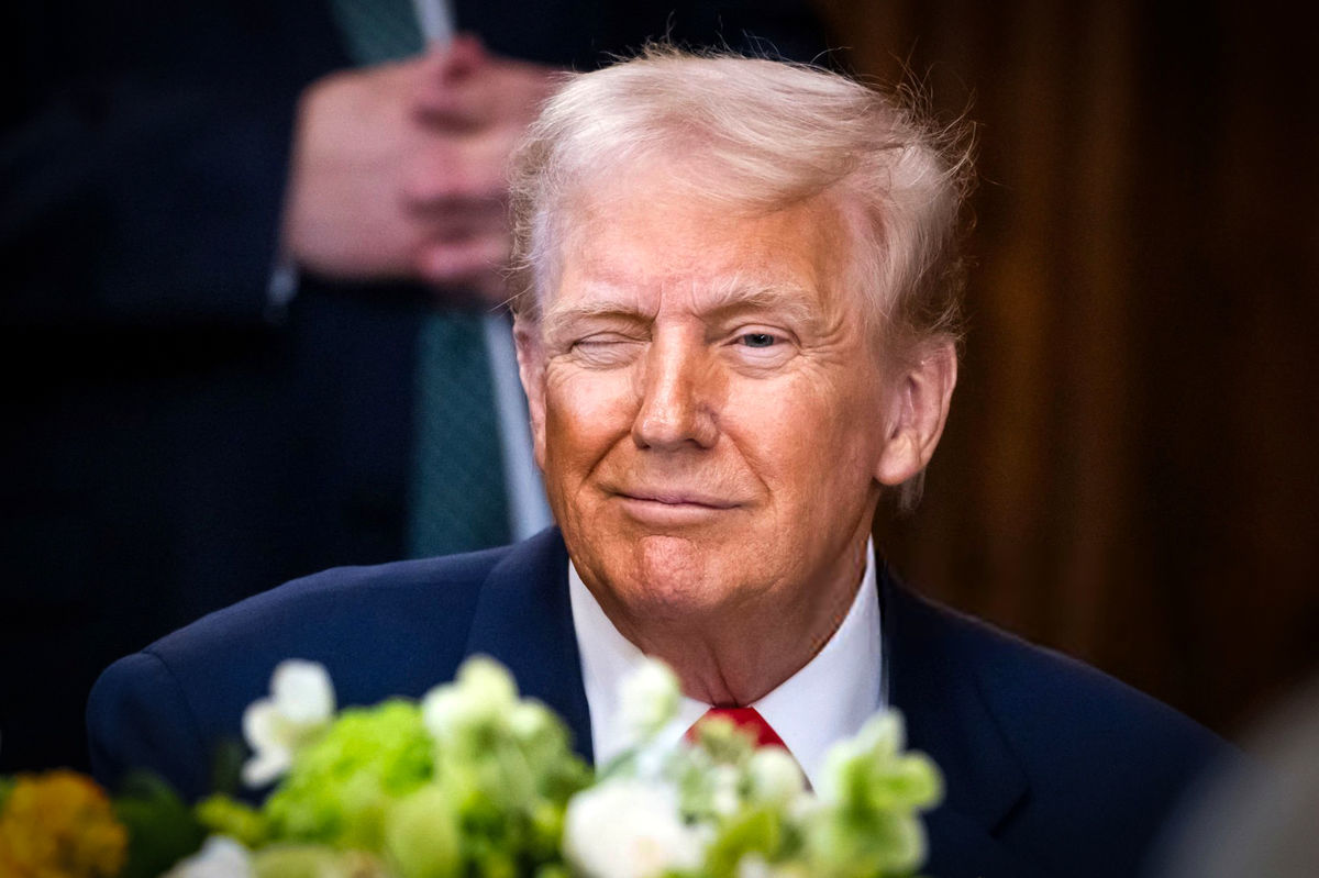 تمسخر شهردار و فرماندار شیکاگو توسط ترامپ