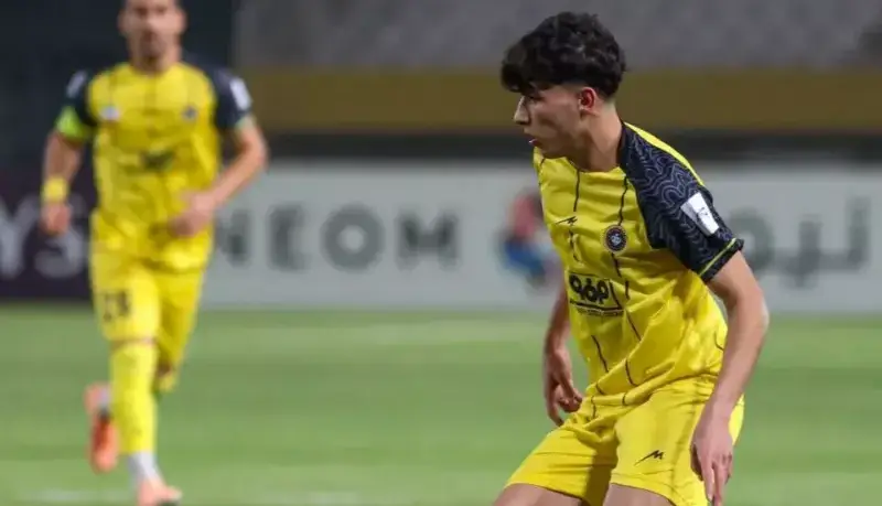 حمایت سکوهای نقشجهان از پدیده مصدوم سپاهان