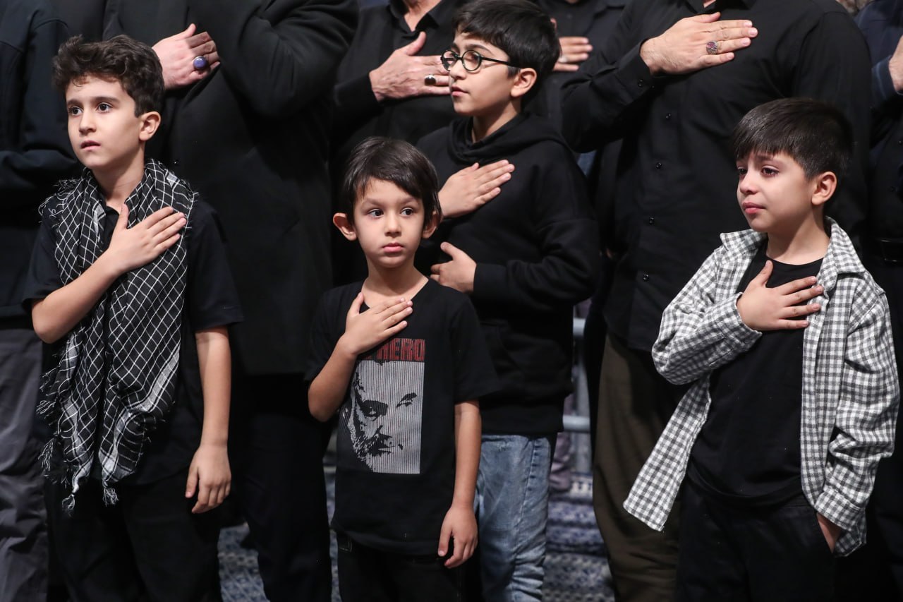 عکس/ آخرین شب مراسم عزاداری ایام فاطمیه (س) در حسینیه امام خمینی(ره)