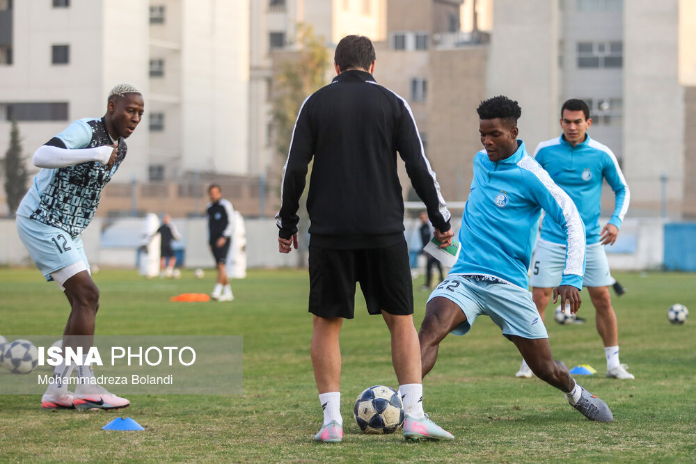 تمرین تیم فوتبال استقلال پیش از بازی با الوصل امارات