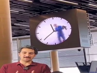 بامزه‌ترین ساعت دنیا که یه آدم داخلشه !
