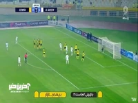 شانس با حسینی یار بود؛ تیر دروازه سپاهان به لرزه در آمد