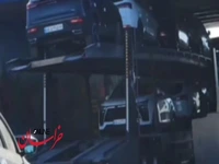 گیر کردن تریلی حامل خودرو زیر پل ورودی گناباد