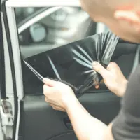 پاک کردن شیشه دودی ماشین بدون نیاز به ابزار حرفه‌ای