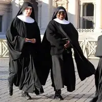 مدیریت ترافیک توسط یک راهبه در رم!