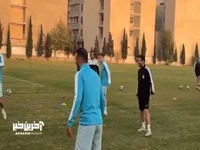 تمرینات پرشور آبی‌ها با حضور افتخاری خسرو حیدری