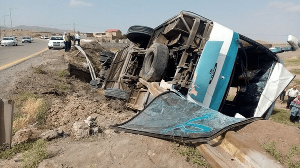 واژگونی اتوبوس در جاده بردسکن به سبزوار با 2 کشته و 40 مصدوم
