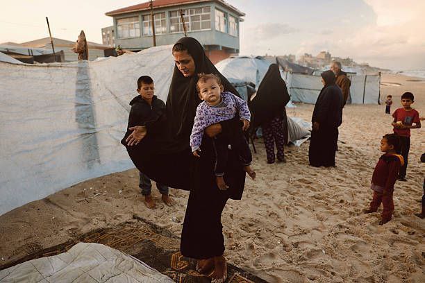 وضعیت سخت و ناگوار آوارگان فلسطینی در سایه سرما و بارش شدید باران