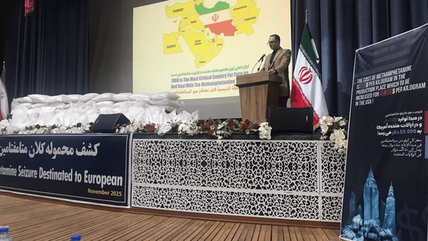 جزییات توقیف ۲ تن شیشه که از طریق ایران به اروپا میرفت