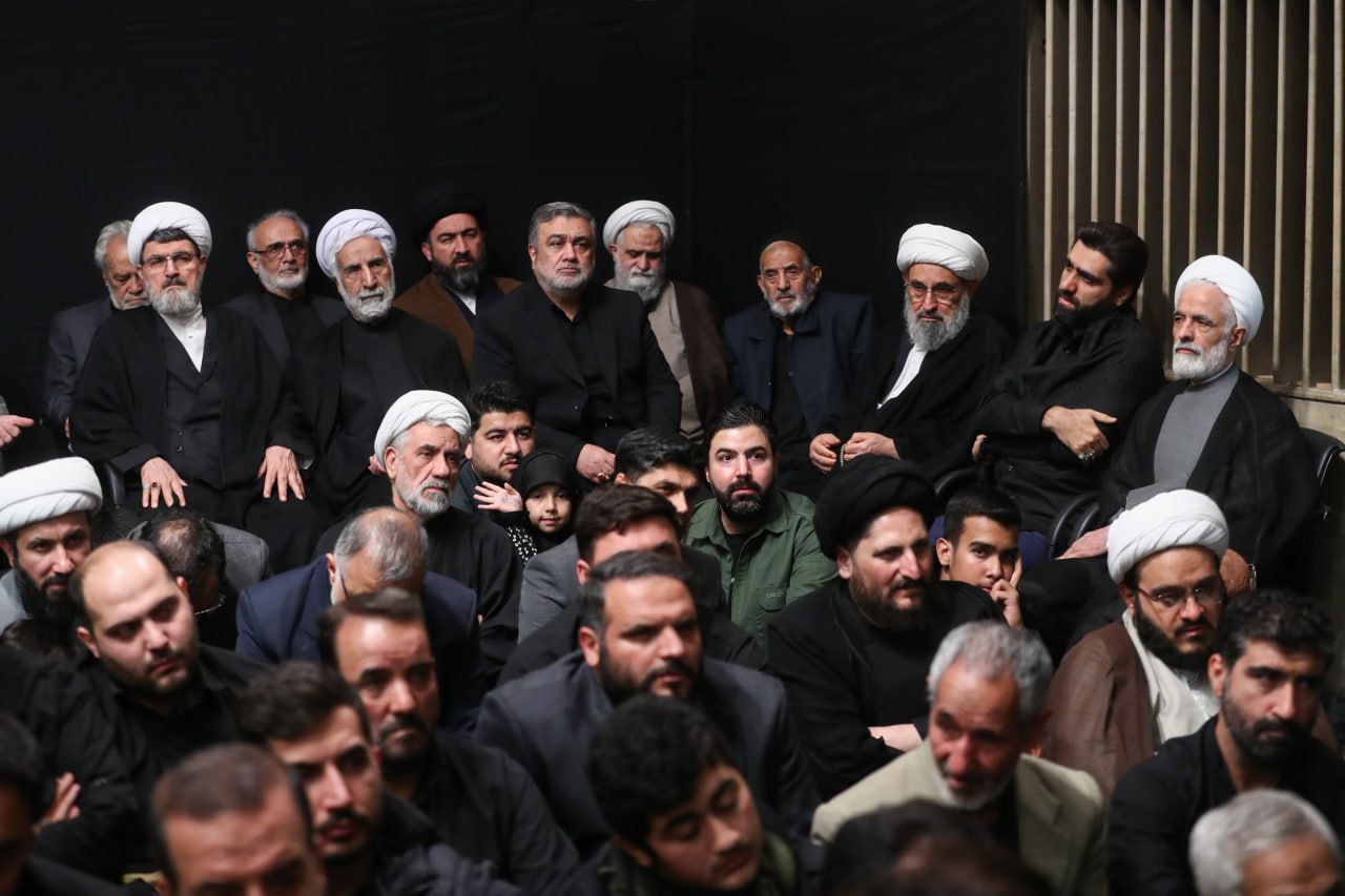 عکس/ آخرین شب مراسم عزاداری ایام فاطمیه (س) در حسینیه امام خمینی(ره)