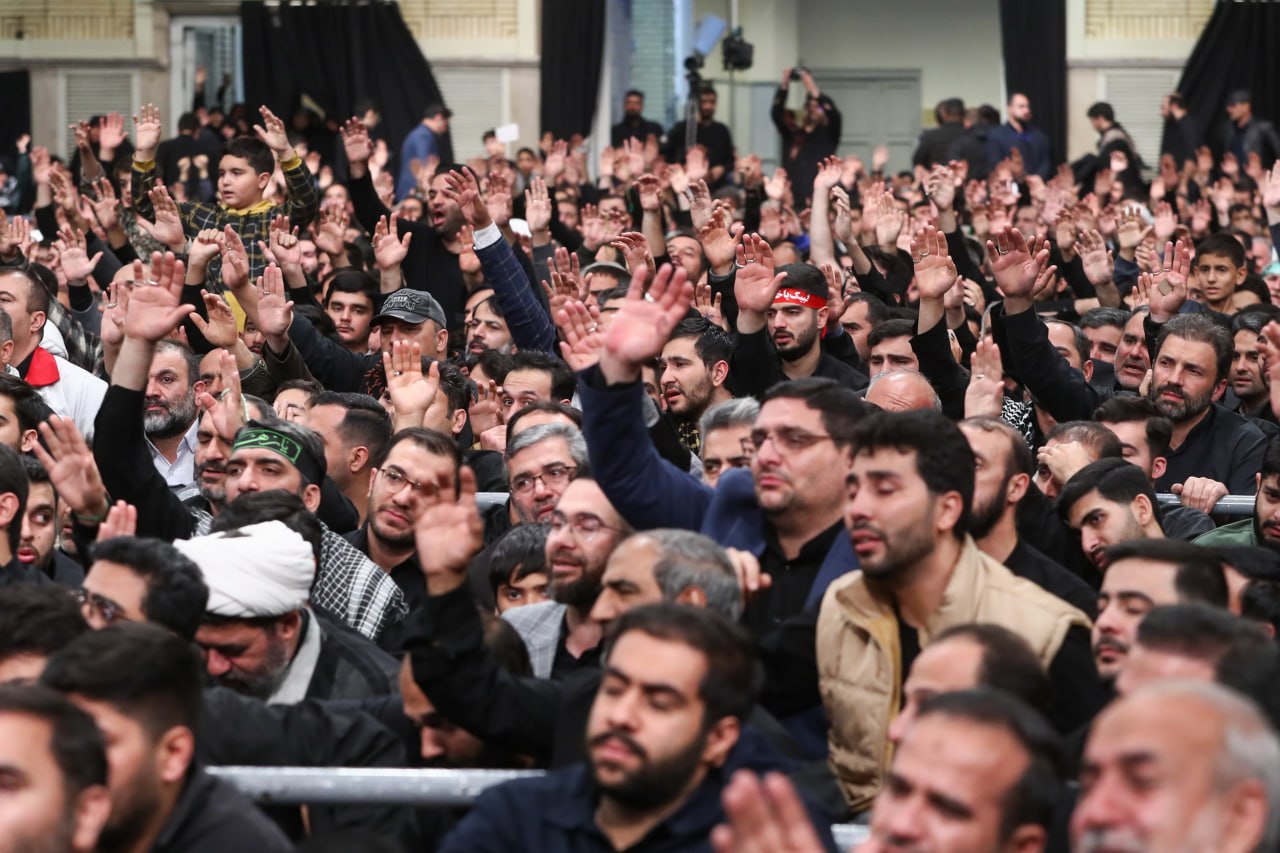 عکس/ آخرین شب مراسم عزاداری ایام فاطمیه (س) در حسینیه امام خمینی(ره)