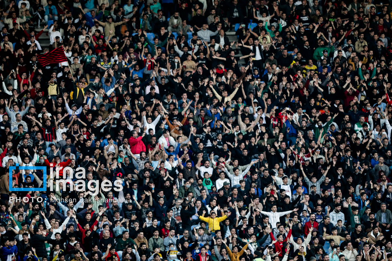 نخستین حضور زنان تماشاگر در ورزشگاه امام رضا (ع) مشهد