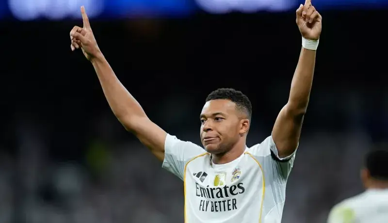 مجسمه امباپه به رئال مادرید ورلد اضافه شد